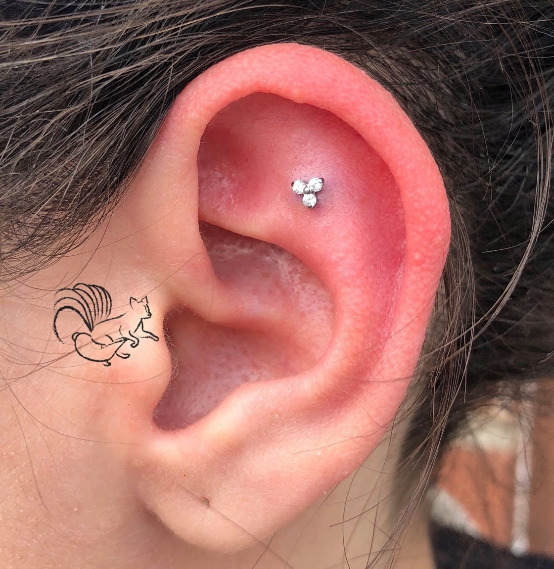 Flat Piercing - tindik tulang rawan lebih rentan terhadap infeksi Flat Piercing - tindik tulang rawan lebih rentan terhadap infeksi