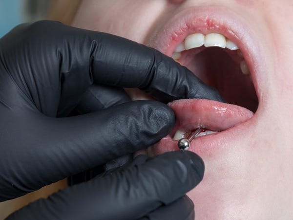 Mitos dan Miskonsepsi Tentang Piercing Mitos dan Miskonsepsi Tentang Piercing