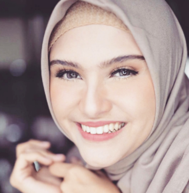 Biografi Zee Zee Shahab - Artis Alumni Sanggar Ananda Kawula Muda Biografi Zee Zee Shahab - Artis Alumni Sanggar Ananda Kawula Muda